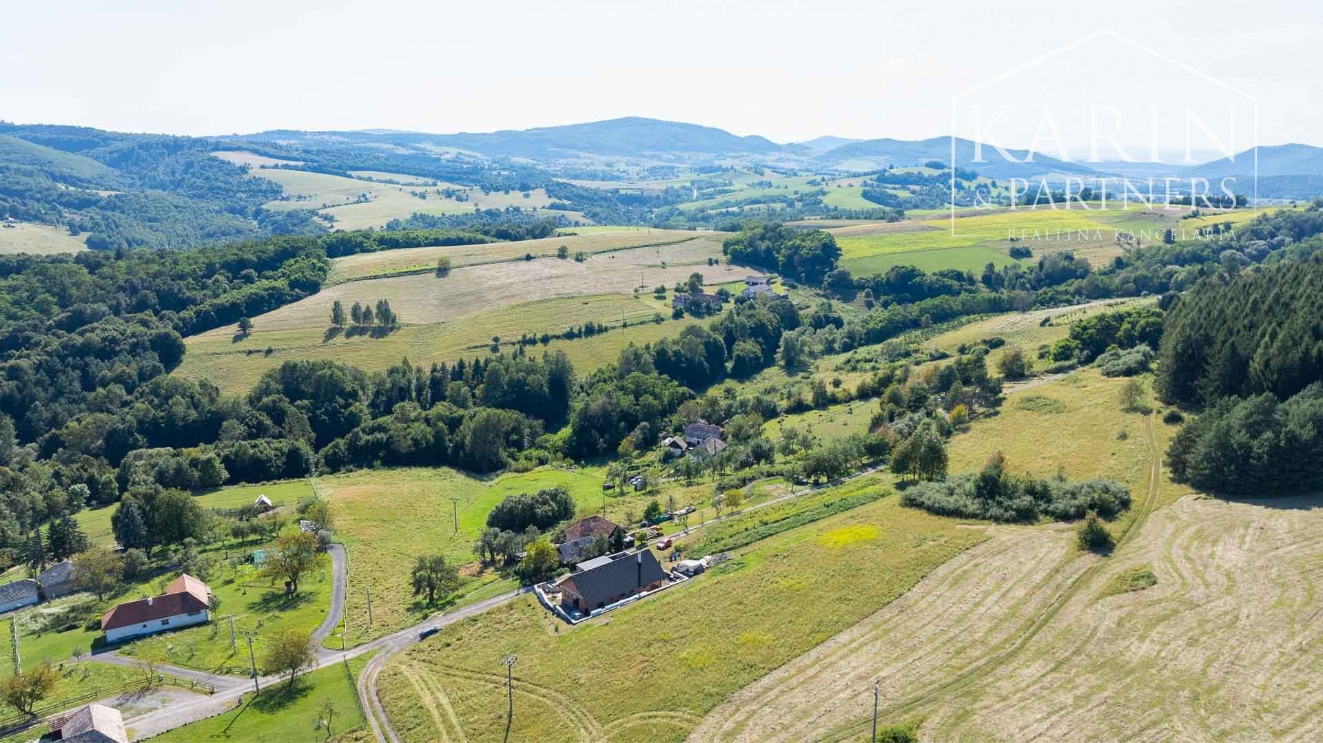 Rodinná usadlosť na polosamote so saunou a bazénom