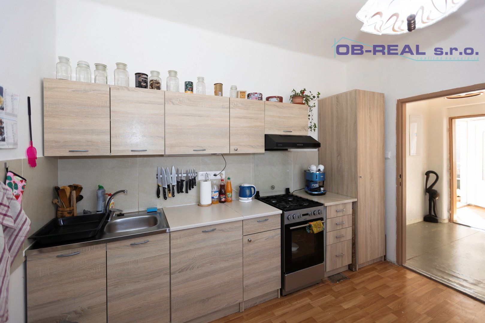 Predaj rekonštr. 3izb RD 111m2 + sklady 79m2 pozemok 800m2.