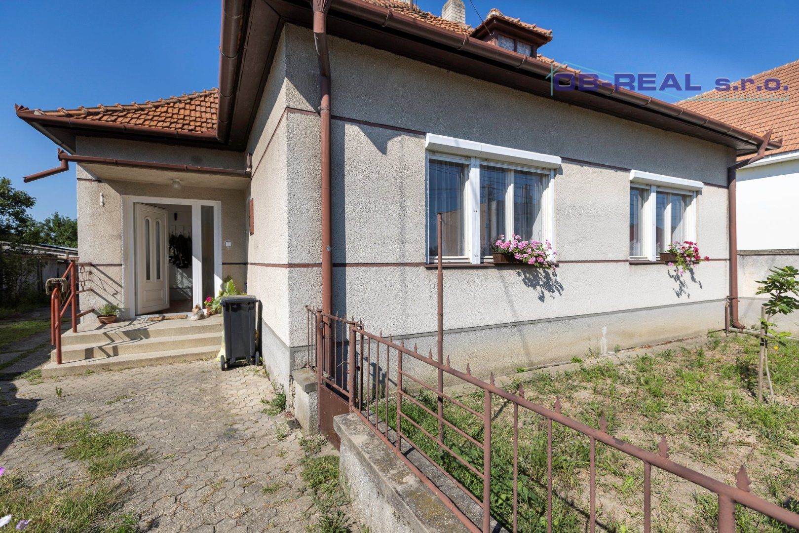 Predaj rekonštr. 3izb RD 111m2 + sklady 79m2 pozemok 800m2.