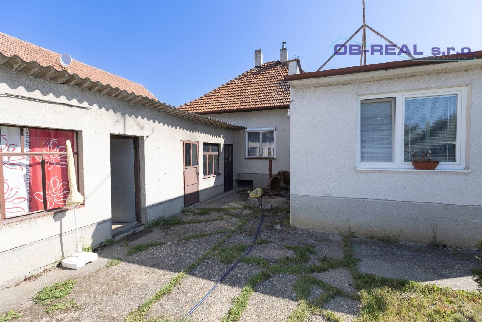 Predaj rekonštr. 3izb RD 111m2 + sklady 79m2 pozemok 800m2.