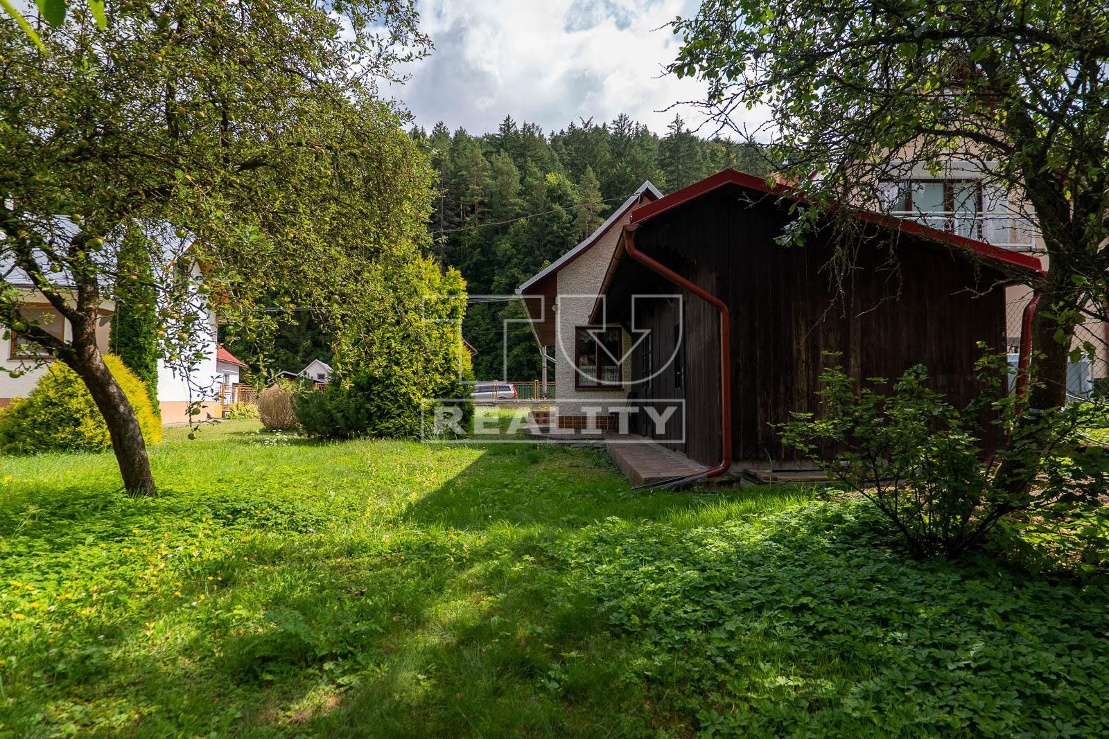 RODINNÝ DOM v obci Turie s pozemkom o rozlohe 1519 m2 + 2 samostatné stavby