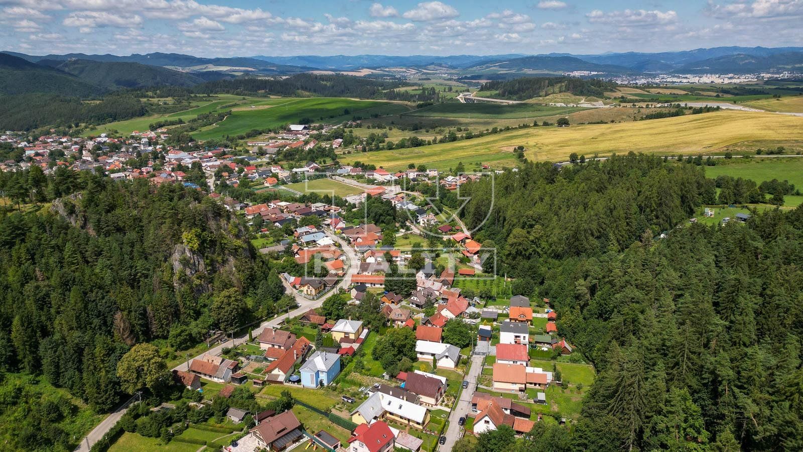 RODINNÝ DOM v obci Turie s pozemkom o rozlohe 1519 m2 + 2 samostatné stavby