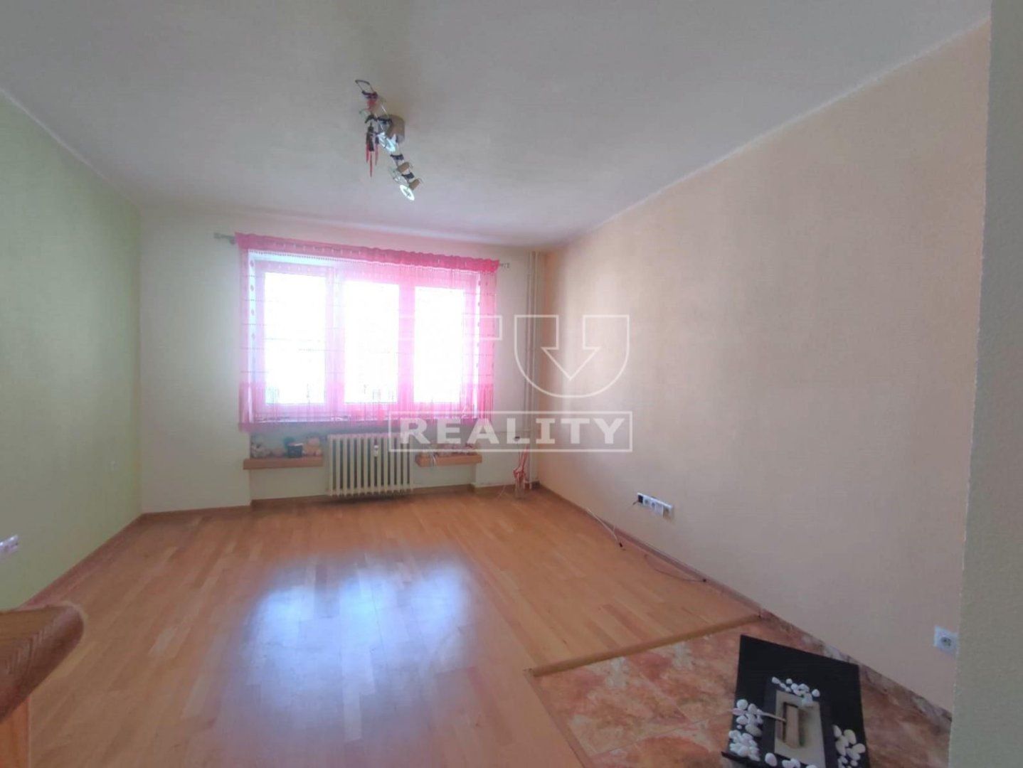 NA PREDAJ 2 izbový byt 61,8 m2 v Handlovej