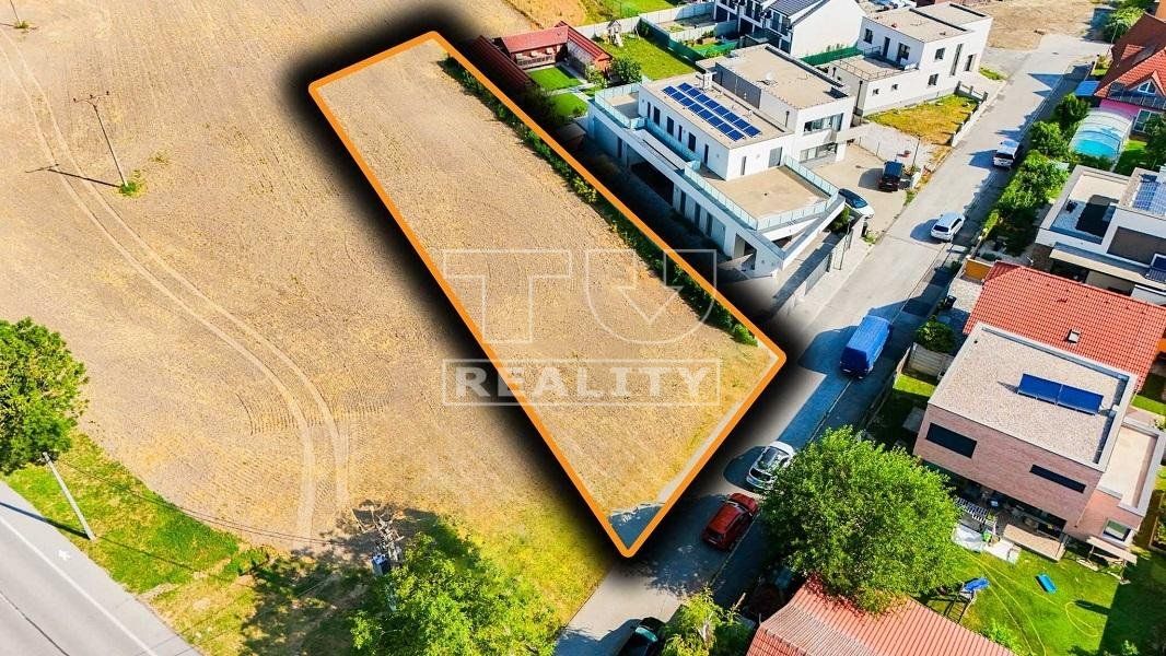 Stavebný pozemok 1690 m2 na výstavbu rodinných domov v tichej lukratívnej časti Bratislava – Jarovce.