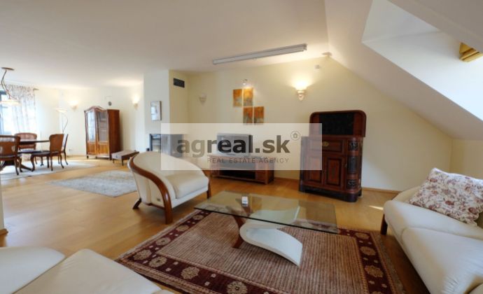 6 - izb byt s terasou v absolútnom centre / Spacious 5 bedroom apartment in the very center of Bratislava