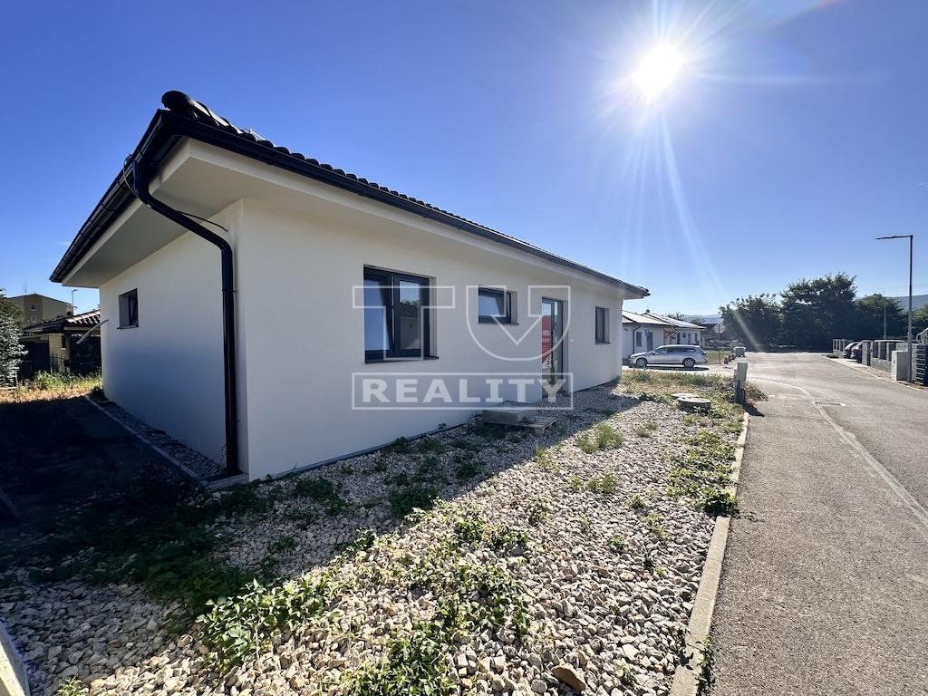 NOVÁ CENA, NOVOSTAVBA 4-IZBOVÉHO RODINNÉHO DOMU, POZEMOK 462m2, IVANOVCE