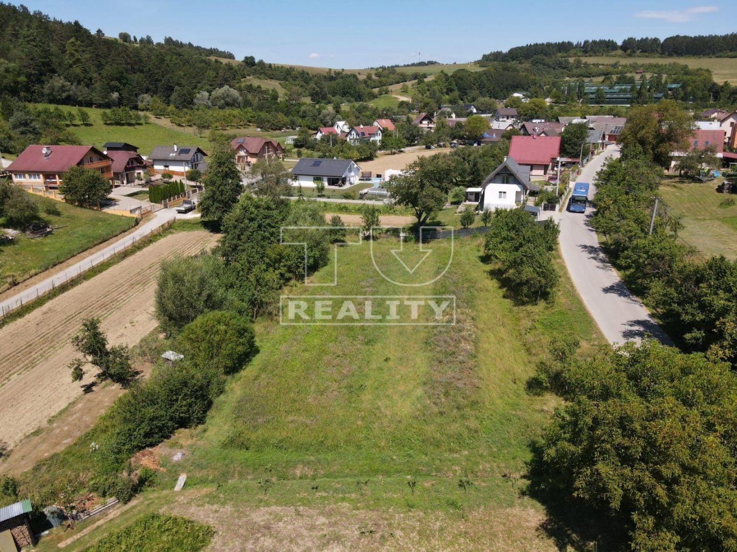 Veľký slnečný pozemok v Lieskove - 1142m2