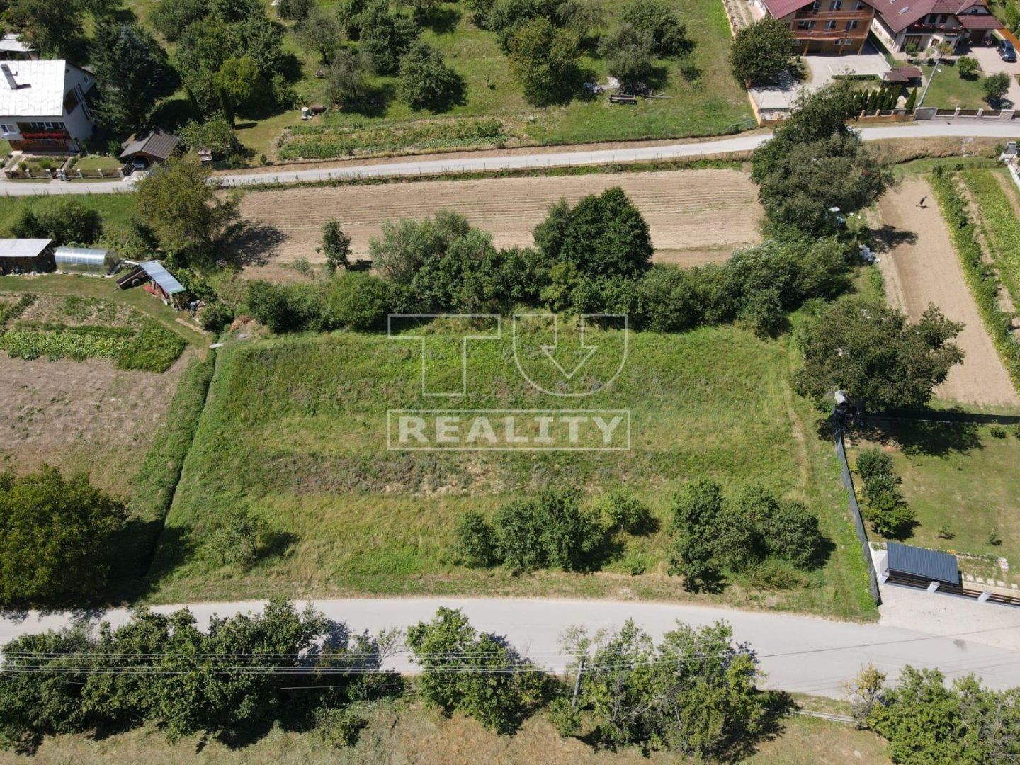 Veľký slnečný pozemok v Lieskove - 1142m2