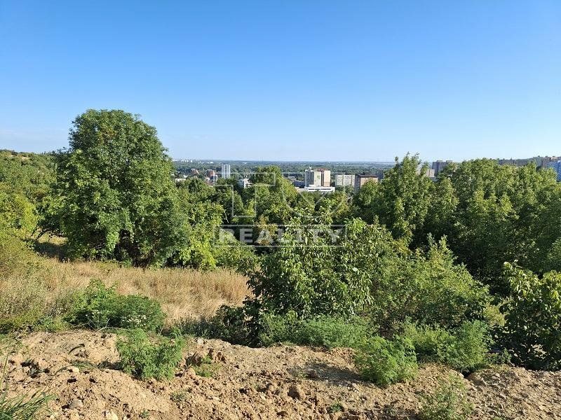 Stavebný 10 árový  pozemok s čarovným výhľadom, na stavbu rodinného domu v prírodnej  lokalite Bratislava Karlova Ves – oblasť Staré Grunty