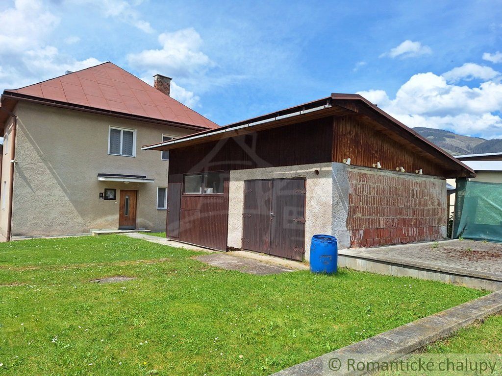 5-izbový slnečný dom s dvoma kuchyňami, dvoma kúpeľňami a pekným pozemkom s rozlohou 831m2