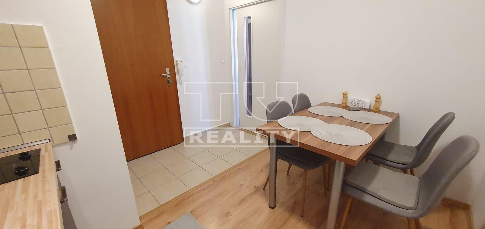 !!! Krásny apartmán v priamom centre Donovalov s garážovým státím - 49,40 m2!!!