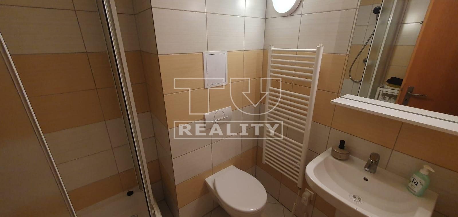 !!! Krásny apartmán v priamom centre Donovalov s garážovým státím - 49,40 m2!!!