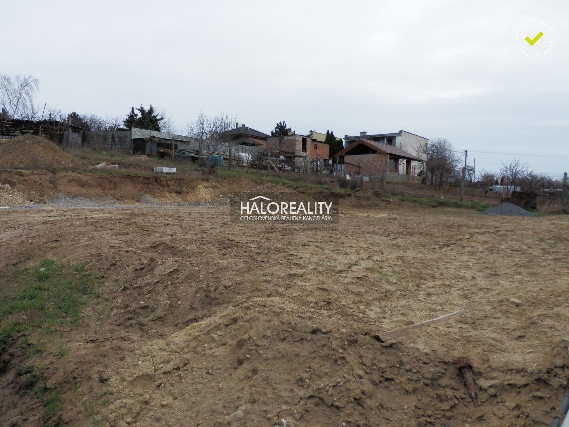 HALO reality - Predaj, pozemok pre rodinný dom   1028 m2 Vinohrady nad Váhom