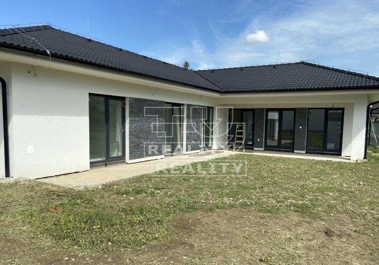 Priestranný dom pre celú rodinu, 200 m2, na pozemku 550 m2 vo Veľkých Úľanoch