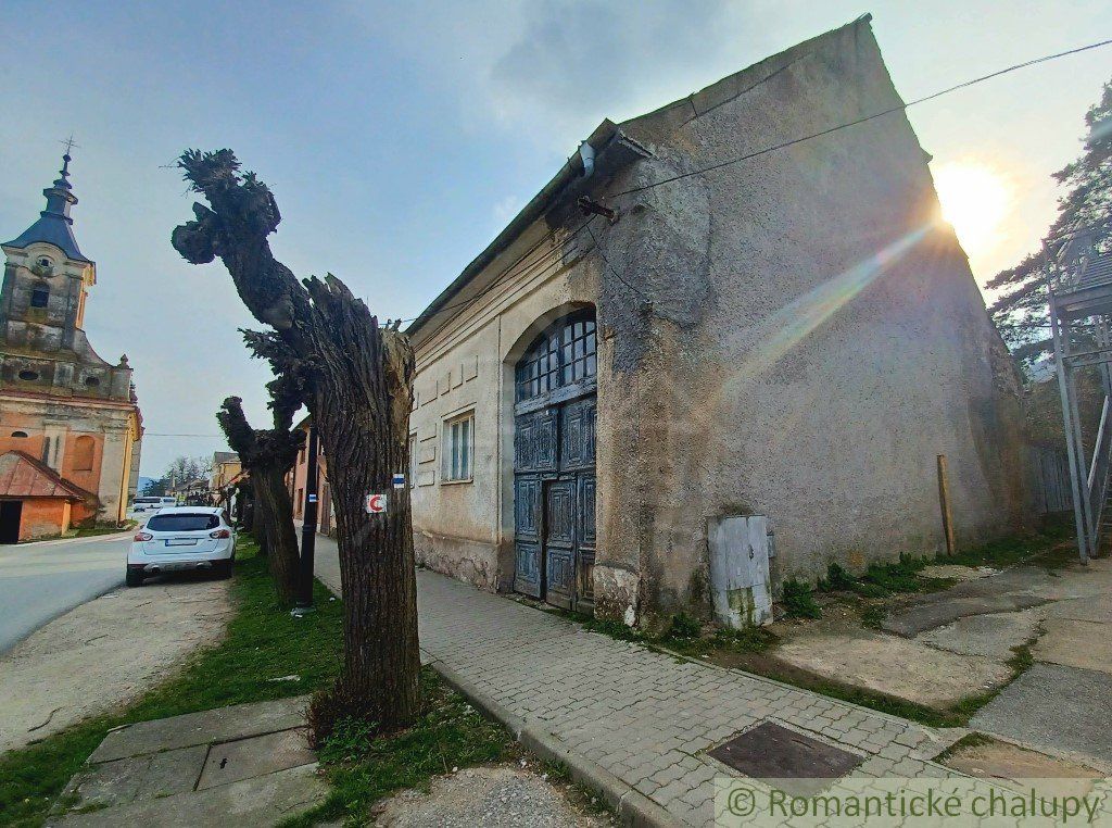 Historický dom v pamiatkovej zóne obce Štítnik čakajúci na záchranu