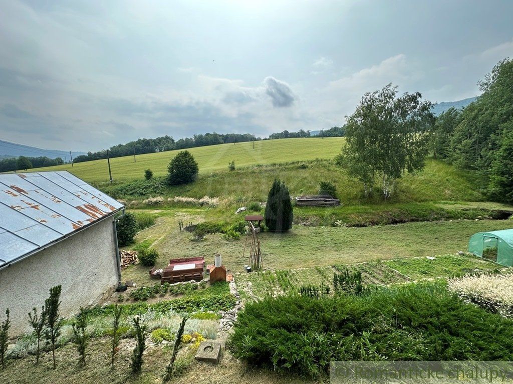 Dom na polosamote s rybníkom 5712m2. Znížená cena.