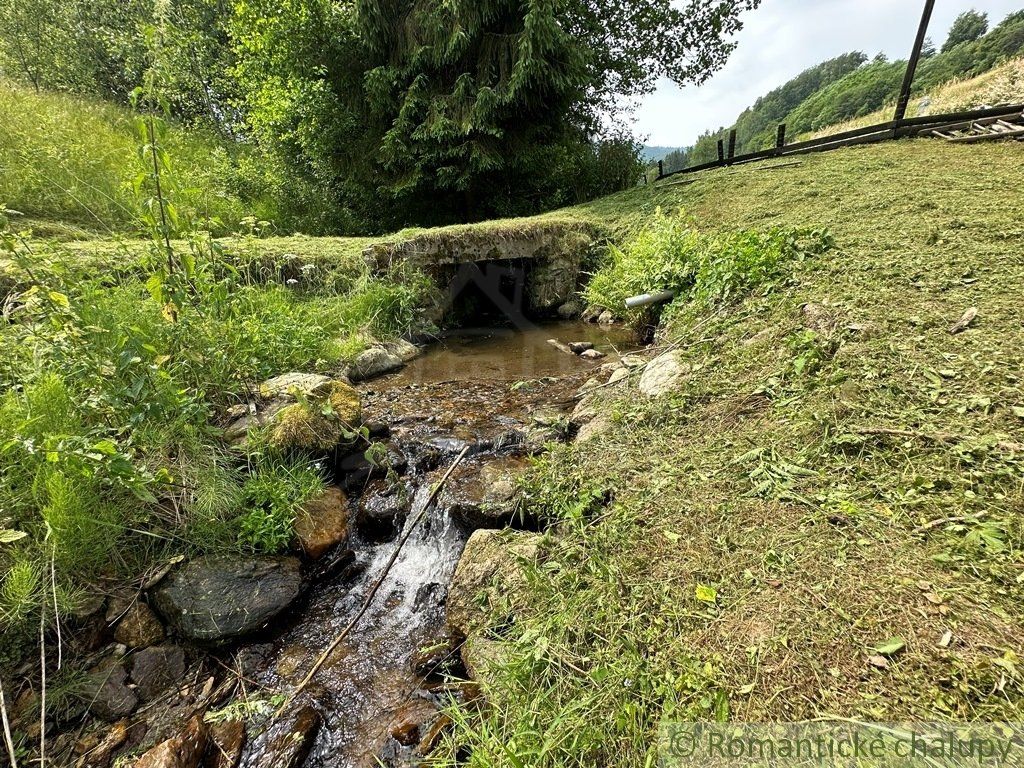 Dom na polosamote s rybníkom 5712m2. Znížená cena.