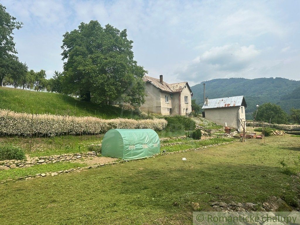 Dom na polosamote s rybníkom 5712m2. Znížená cena.