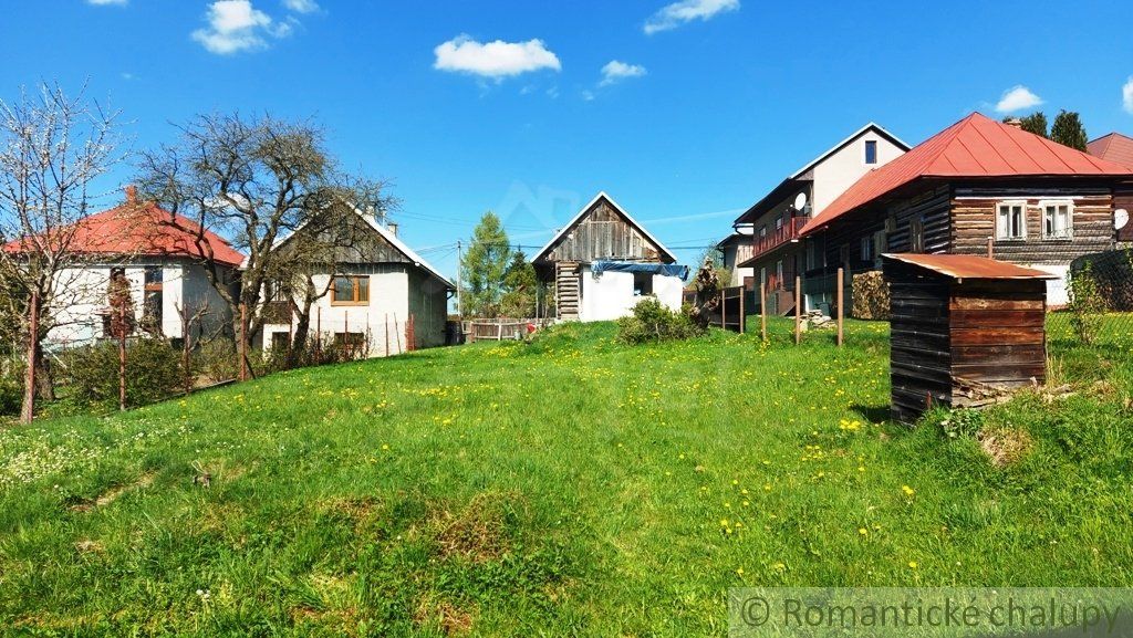 Jedna z posledných !!! Zachovalá drevenica s pekným pozemkom a hospodárskou budovou na dobrom mieste Šumiac.