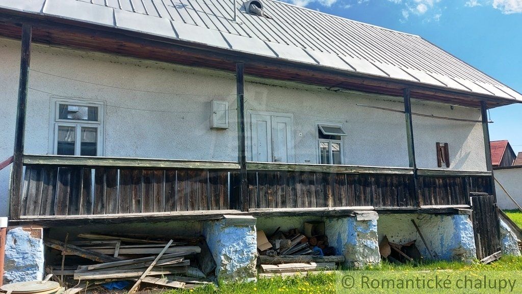 Jedna z posledných !!! Zachovalá drevenica s pekným pozemkom a hospodárskou budovou na dobrom mieste Šumiac.