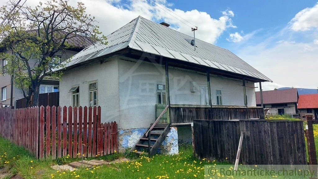 Jedna z posledných !!! Zachovalá drevenica s pekným pozemkom a hospodárskou budovou na dobrom mieste Šumiac.