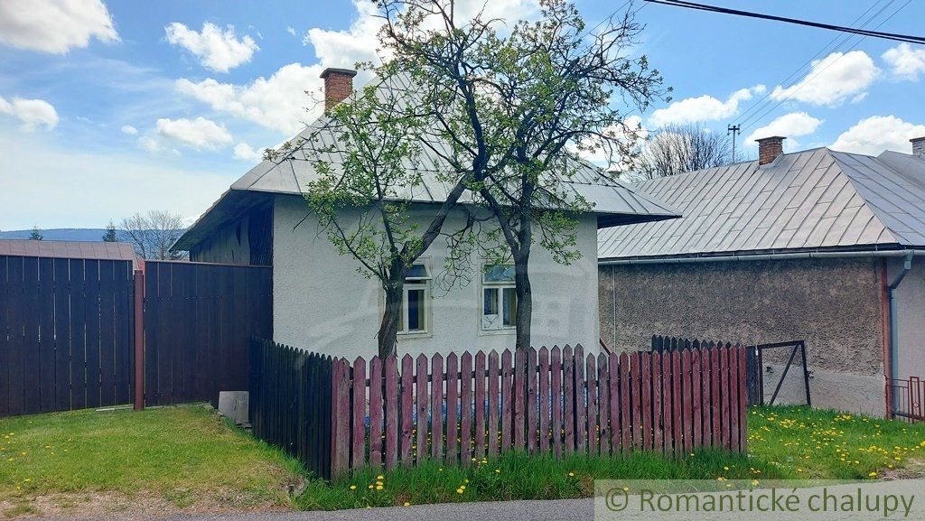 Jedna z posledných !!! Zachovalá drevenica s pekným pozemkom a hospodárskou budovou na dobrom mieste Šumiac.