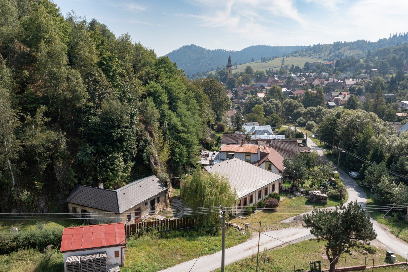 NA PREDAJ RODINNÝ DOM V KRÁSNOM PROSTREDÍ V OBCI SMOLNÍK