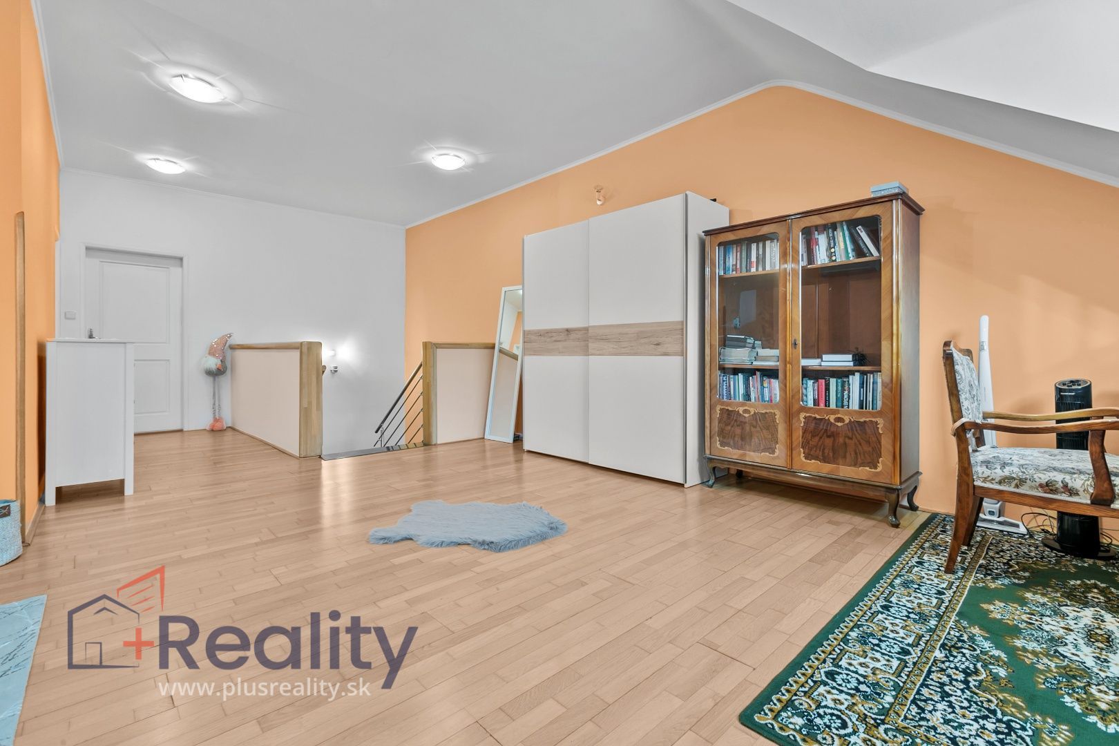 Galéria: PLUS REALITY I  Poschodový trojpodlažný dom v radovej zástavbe v centre mesta Dunajská Streda na predaj! 