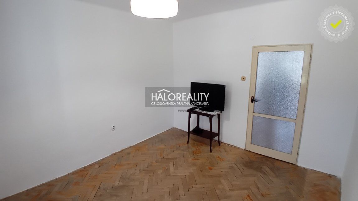 HALO reality - Predaj, trojizbový byt Revúca, z jednou praktickou, útulnou izbou. - EXKLUZÍVNE HALO REALITY