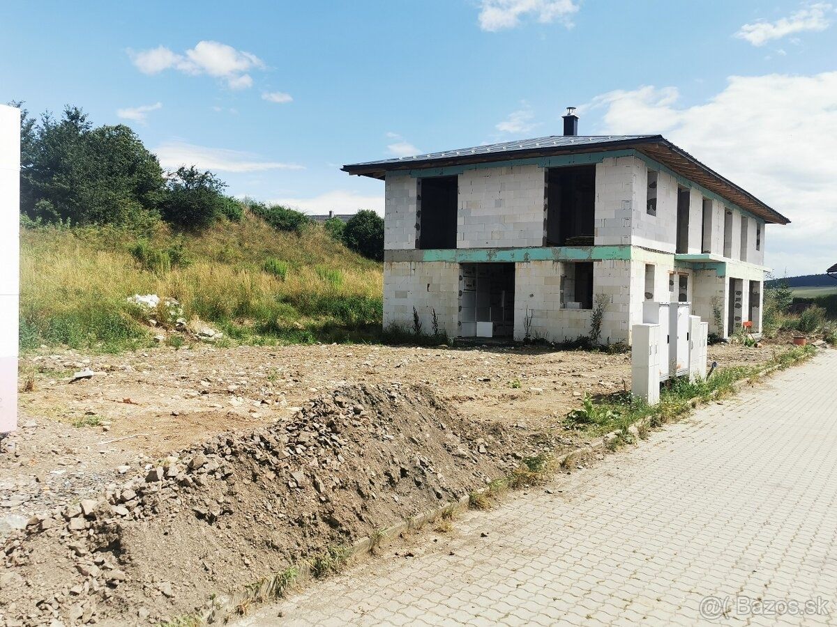 Ponúkame Vám na predaj holopriestor domy a vily Mlynica. Plocha: úžitková 138m2, pozemku 300m2.