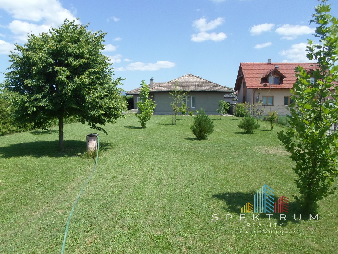 Znížená cena...Exkluzívne na predaj novostavba v Rybanoch s terasou , poz. 1087m2