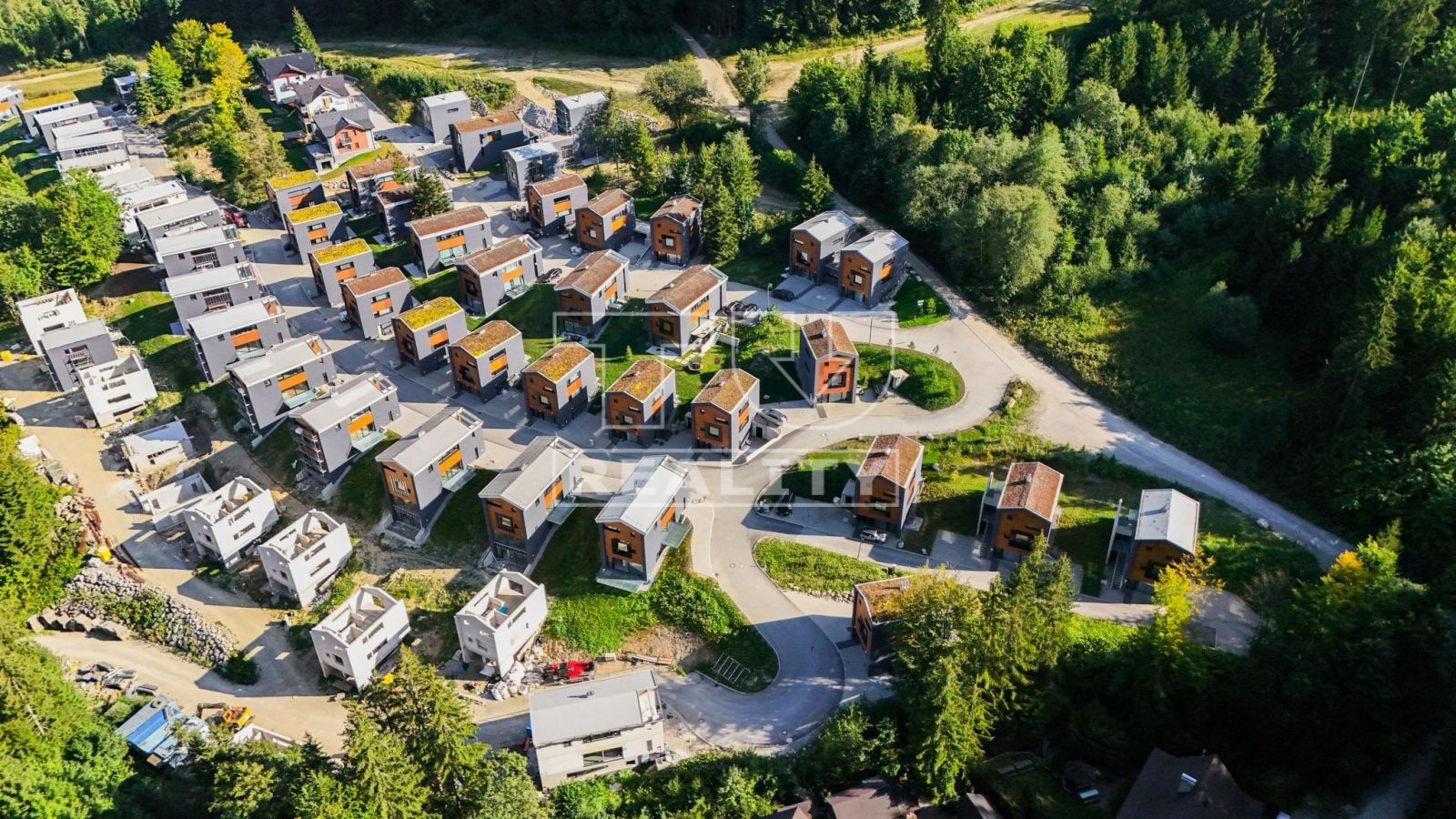 Nádherný 2i byt so záhradou a parkovaním v malebnej Hrabovskej doline s množstvom zelene, 52,14 m2