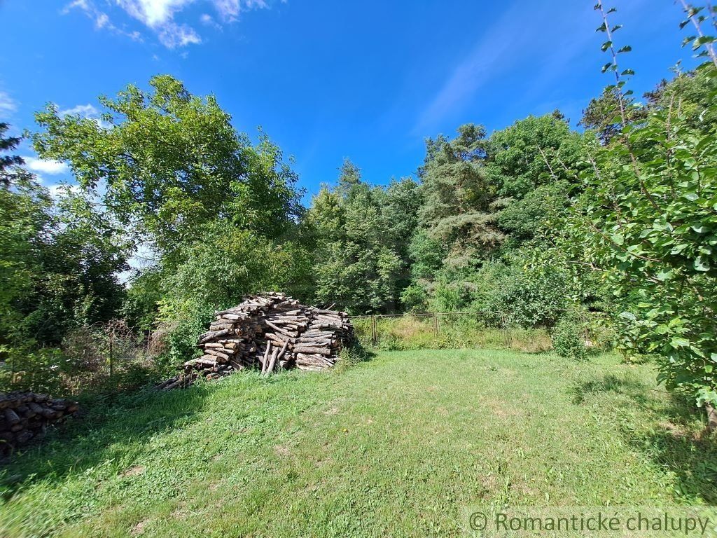 Na predaj dvojgeneračný 5-izbový rodinný dom v obci Veľký Klíž, v krásnom prostredí pohoria Tribeč.