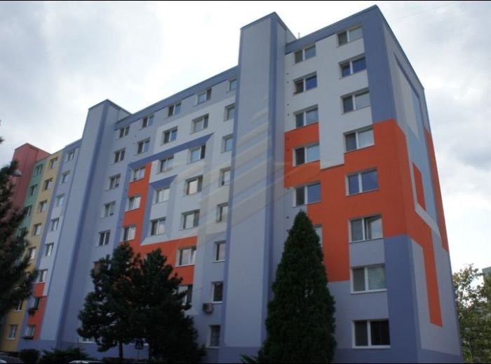 PREDANÉ - BEBRAVSKÁ, 1-i byt, 35 m2 - KOMPLETNE ZREKONŠTRUOVANÝ byt aj dom ZA SUPER CENU