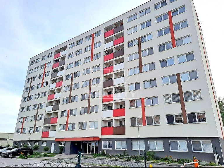 TUreality ponúka na predaj 2 izbový byt s lodžiou 58m2 s vlastným parkovacím miestom v Košiciach, Učňovská ul., Šaca