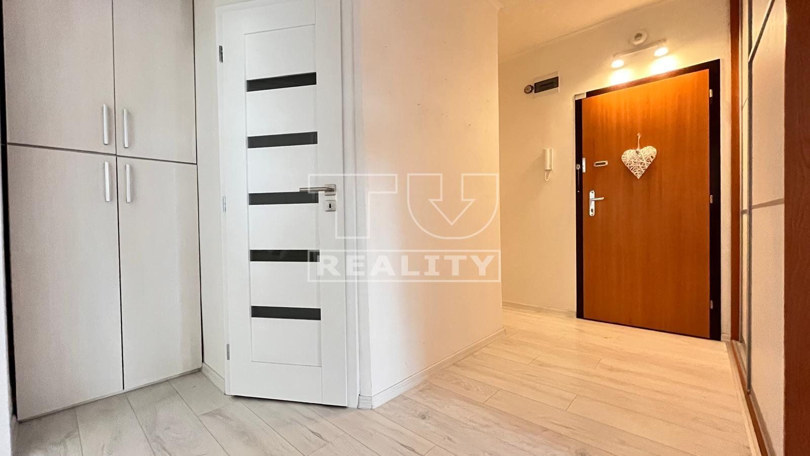 TUreality ponúka na predaj krásny 3i byt na sídlisku Západ vo Zvolene o výmere takmer 74 m²