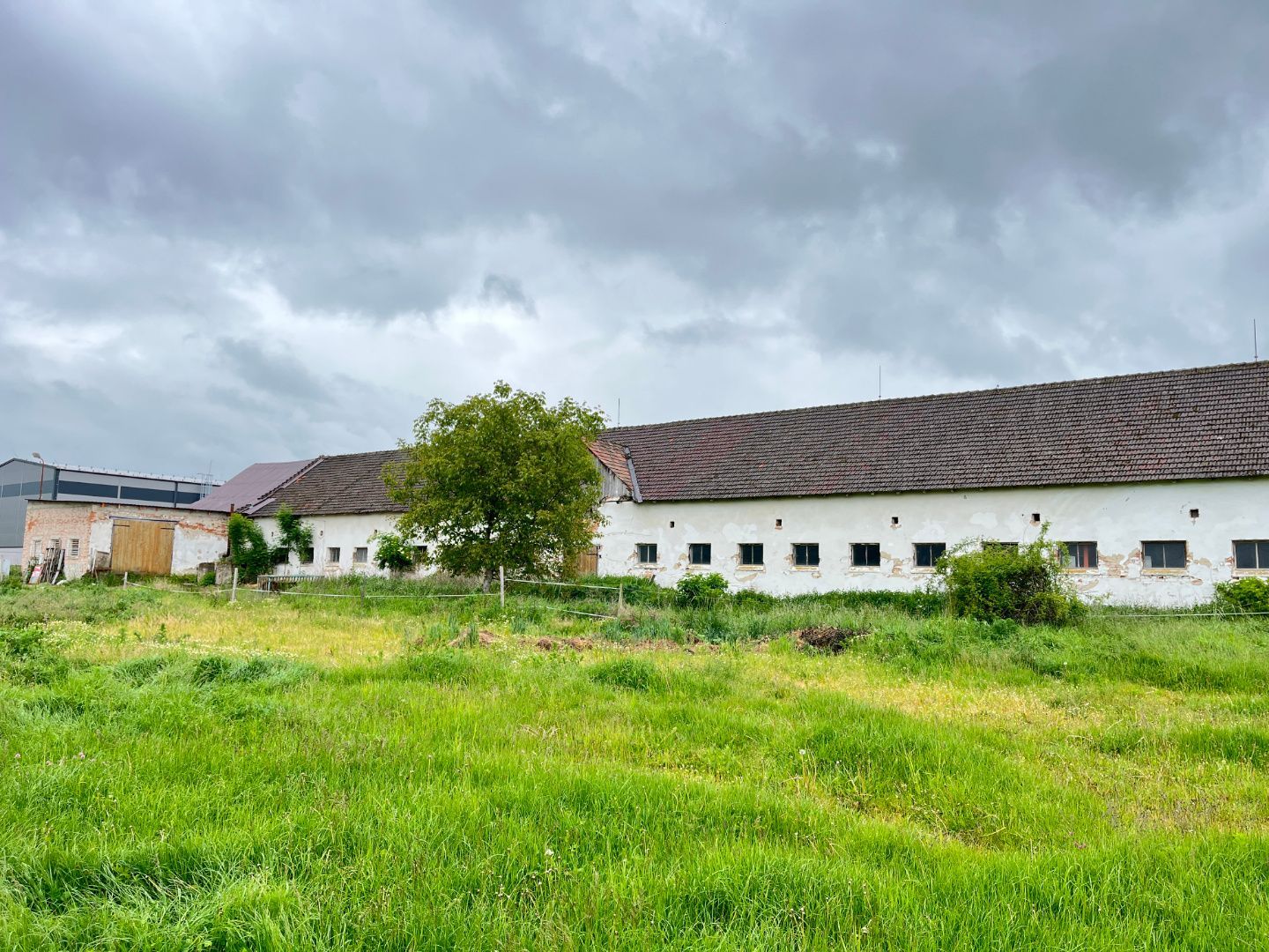 Na prenájom: Maštal 838 m2 v Chocholnej-Velčiciach