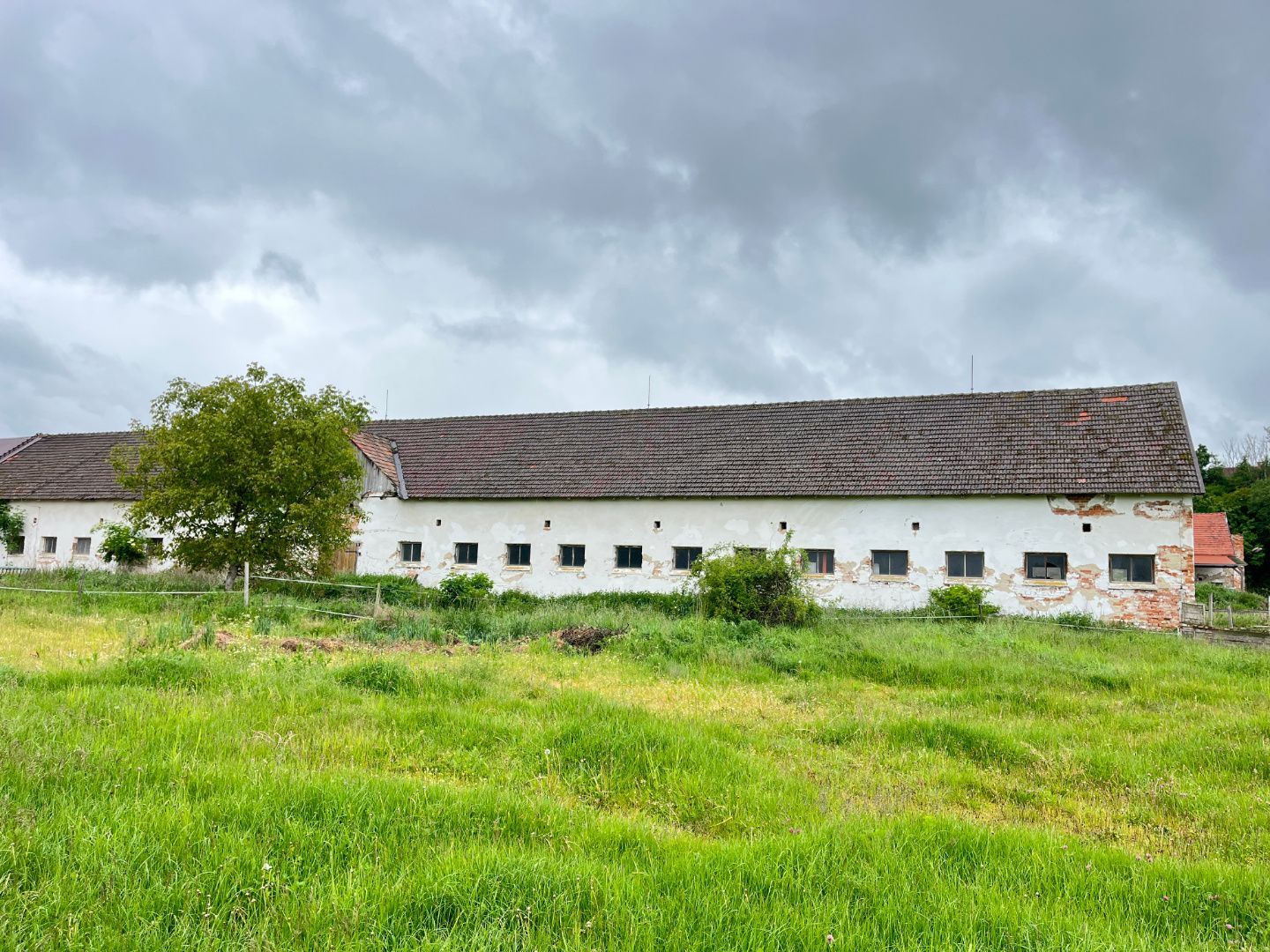 Na prenájom: Maštal 838 m2 v Chocholnej-Velčiciach