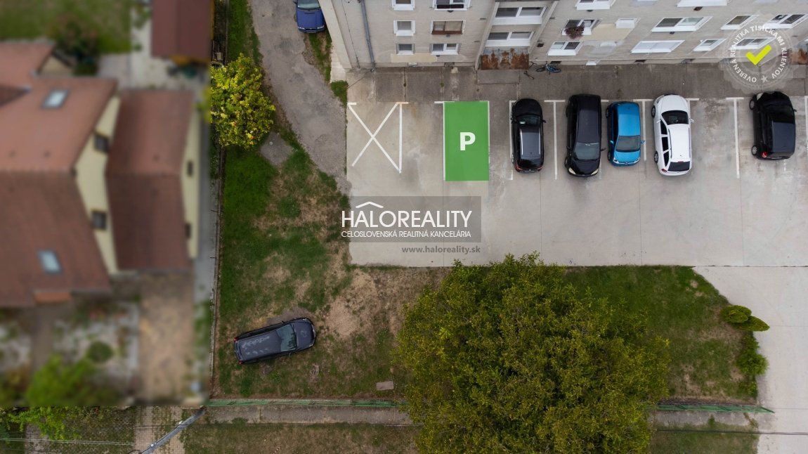 HALO reality - Predaj, dvojizbový byt Rohovce, vlastné parkovanie aj záhrada - EXKLUZÍVNE HALO REALITY