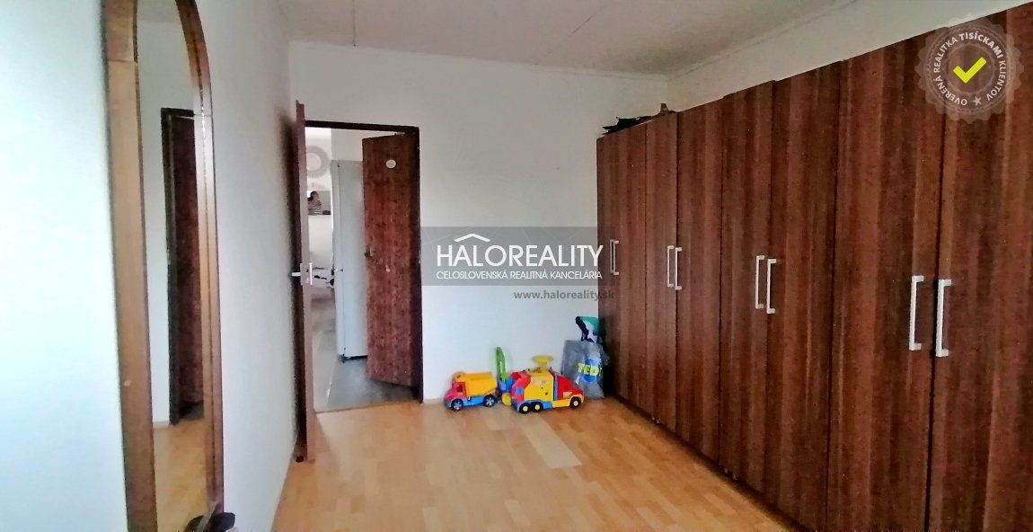 HALO reality - Predaj, trojizbový byt Dolný Pial, 3 izby + KK