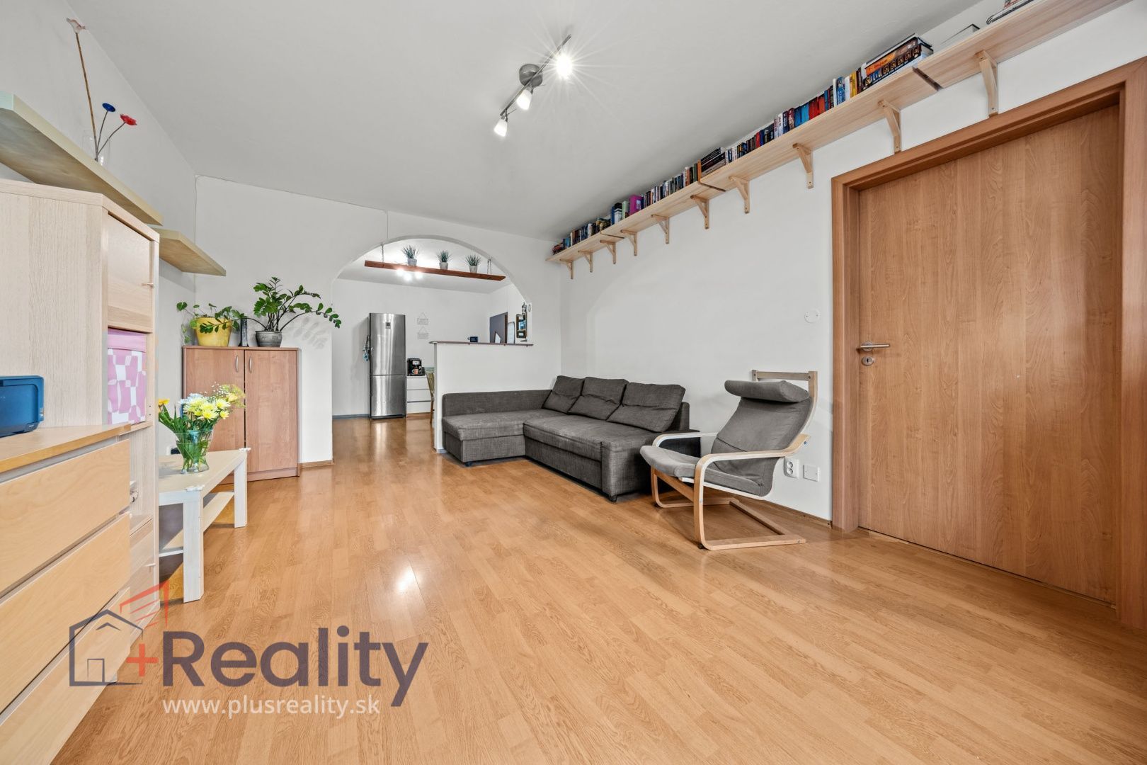 Galéria: PLUS REALITY I REZERVOVANÉ I Veľký, 2,5-izbový byt v obci Miloslavov na predaj! 