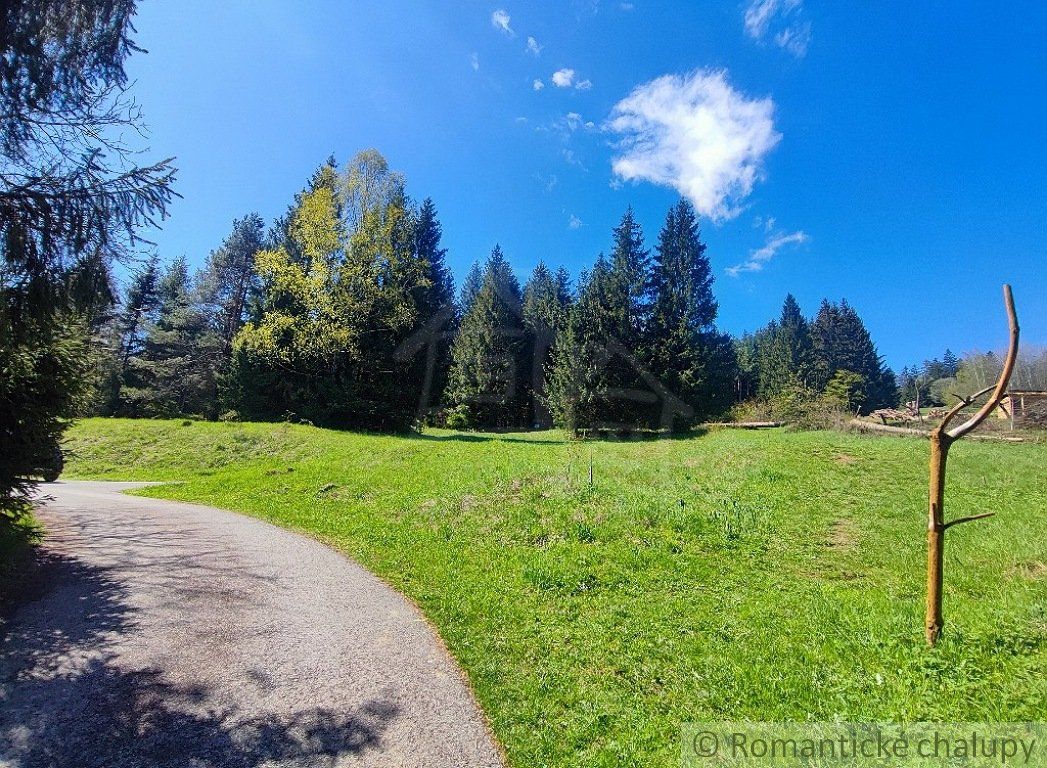 Dom aj na chalupu s rovným slnečným pozemkom Staré Hory pod Donovalmi, Banská Bystrica