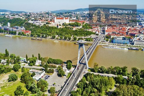 Známy Bratislavský botel a reštaurácia