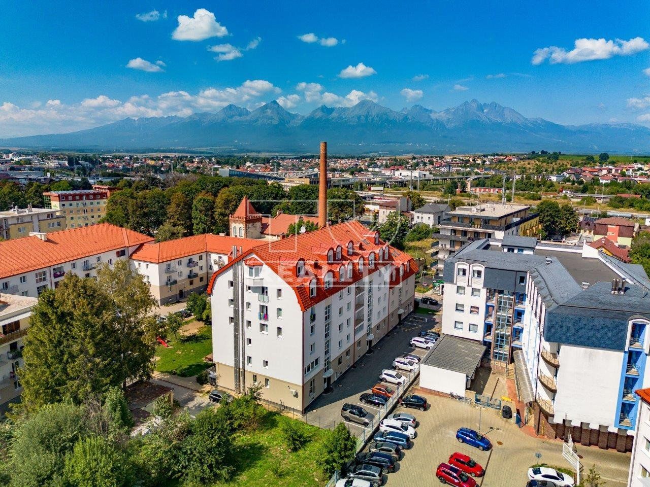 EXKLUZÍVNA PONUKA! DVOJPODLAŽNÝ BYT S KRBOM A PARKOVACÍM MIESTOM V SUTERÉNE V CENTRE- POPRAD-TATRY