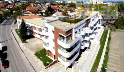 APEX reality 2i. v novostavbe s veľkou terasou - Zelené átrium, 42 m2