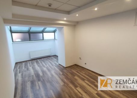 Obchodné priestory 30 m2  priamo na Námestí sv. Egídia Poprad