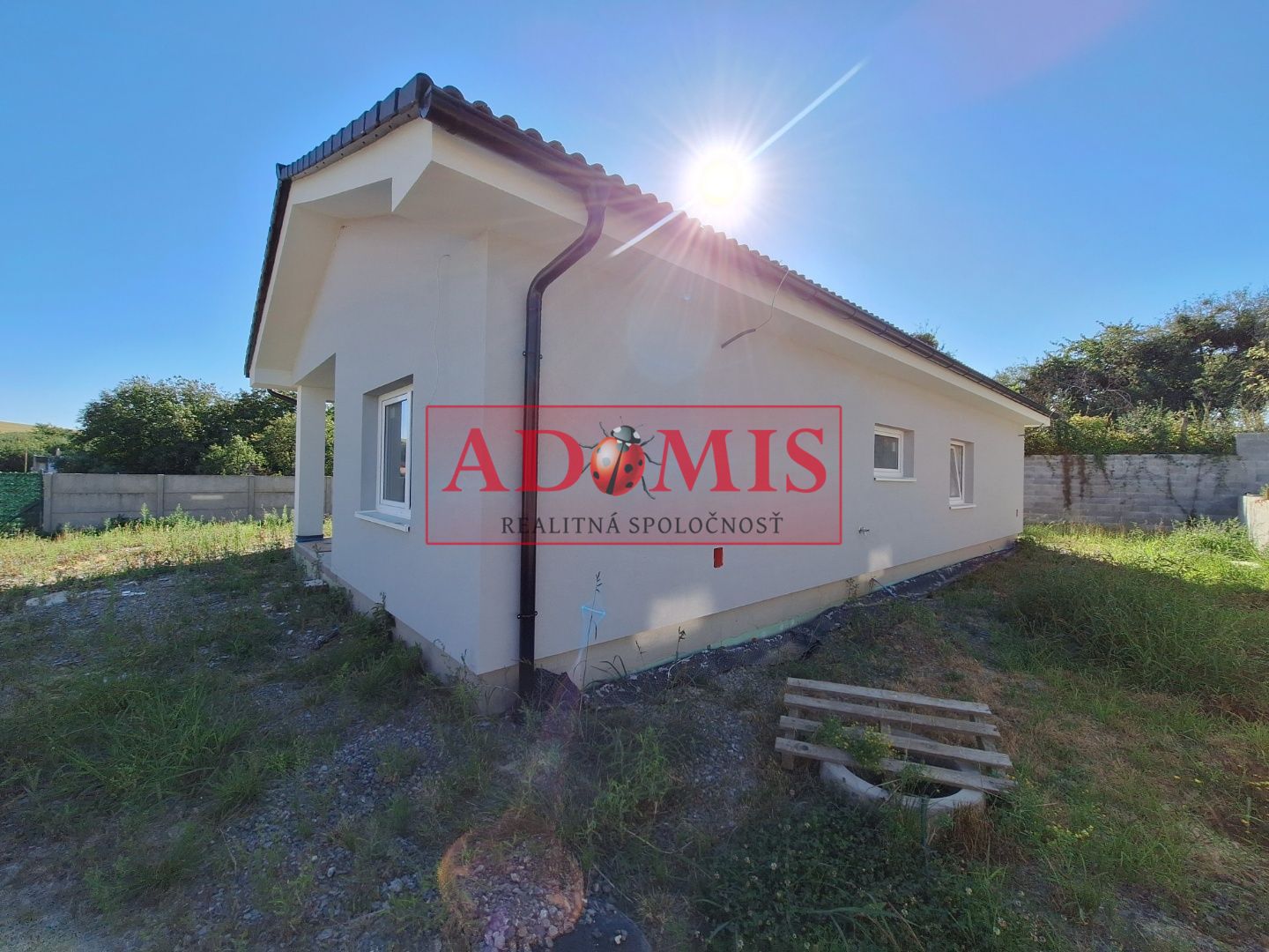 ADOMIS - predáme 4izb.bungalov č.3, 648m2 Chrastné, vodovod, asfalt, len 11km z Košíc