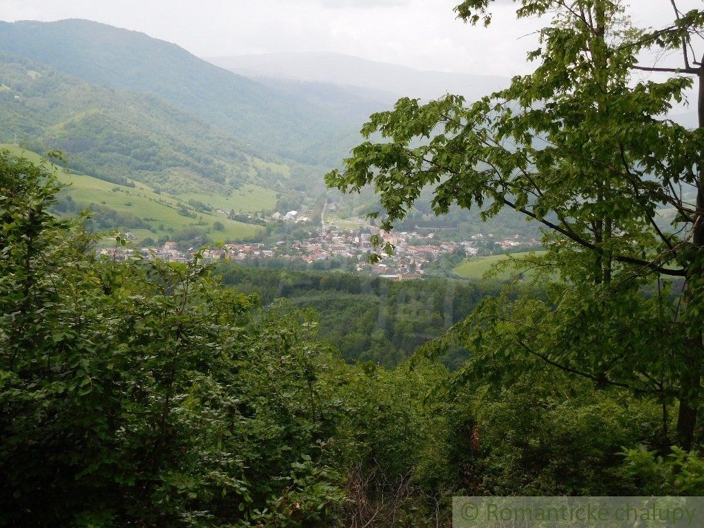 Dom v centre a zároveň na okraji obce Kokava nad Rimavicou. Cena dohodou.