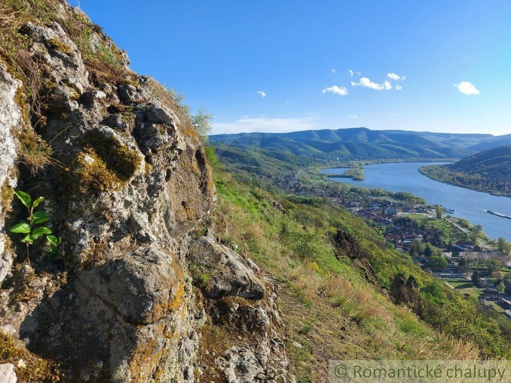 Priestranný dom na rozlahlom pozemku len 300 m od Dunaja v obci Kravany nad Dunajom