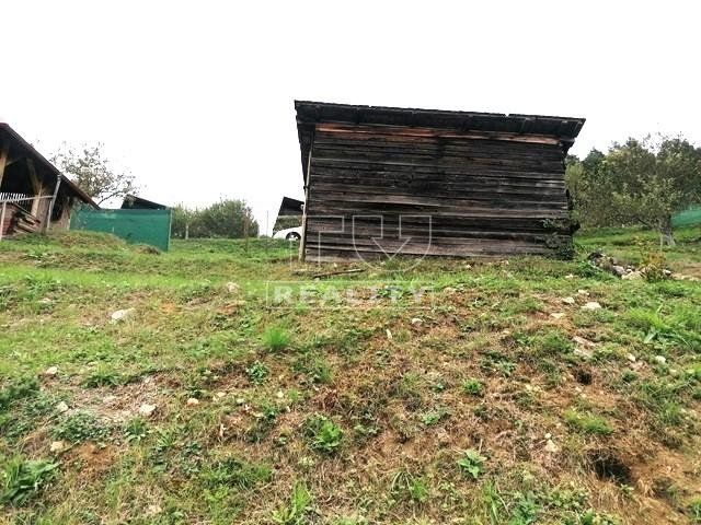 NA PREDAJ POZEMOK NA REKREAČNÉ ÚČELY S VÝMEROU 304 M2.